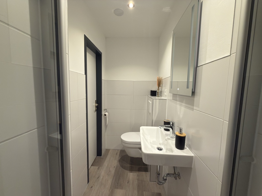 1a53af40 1756 400e 94fb 9f8ed974e111