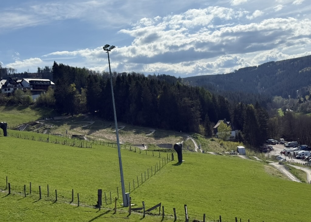 1dc7f5f6 cf91 4220 921d 3a19dd1ba235