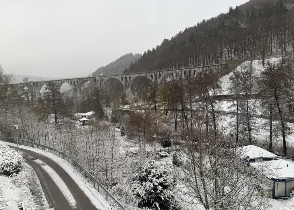 3d93d09c e6b0 4880 905c cb2e5eb3c47c